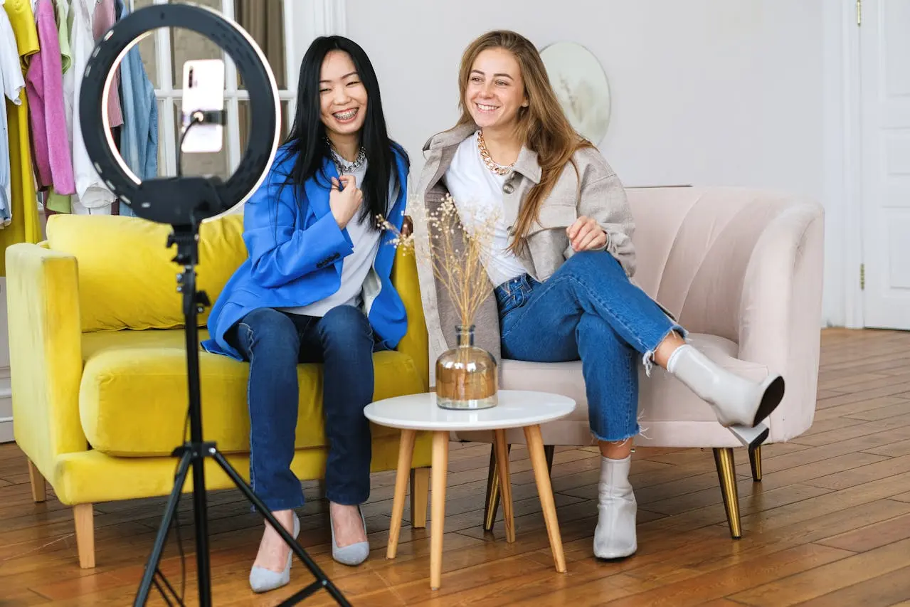 This Innovative Phone Has Five Cameras Installed.